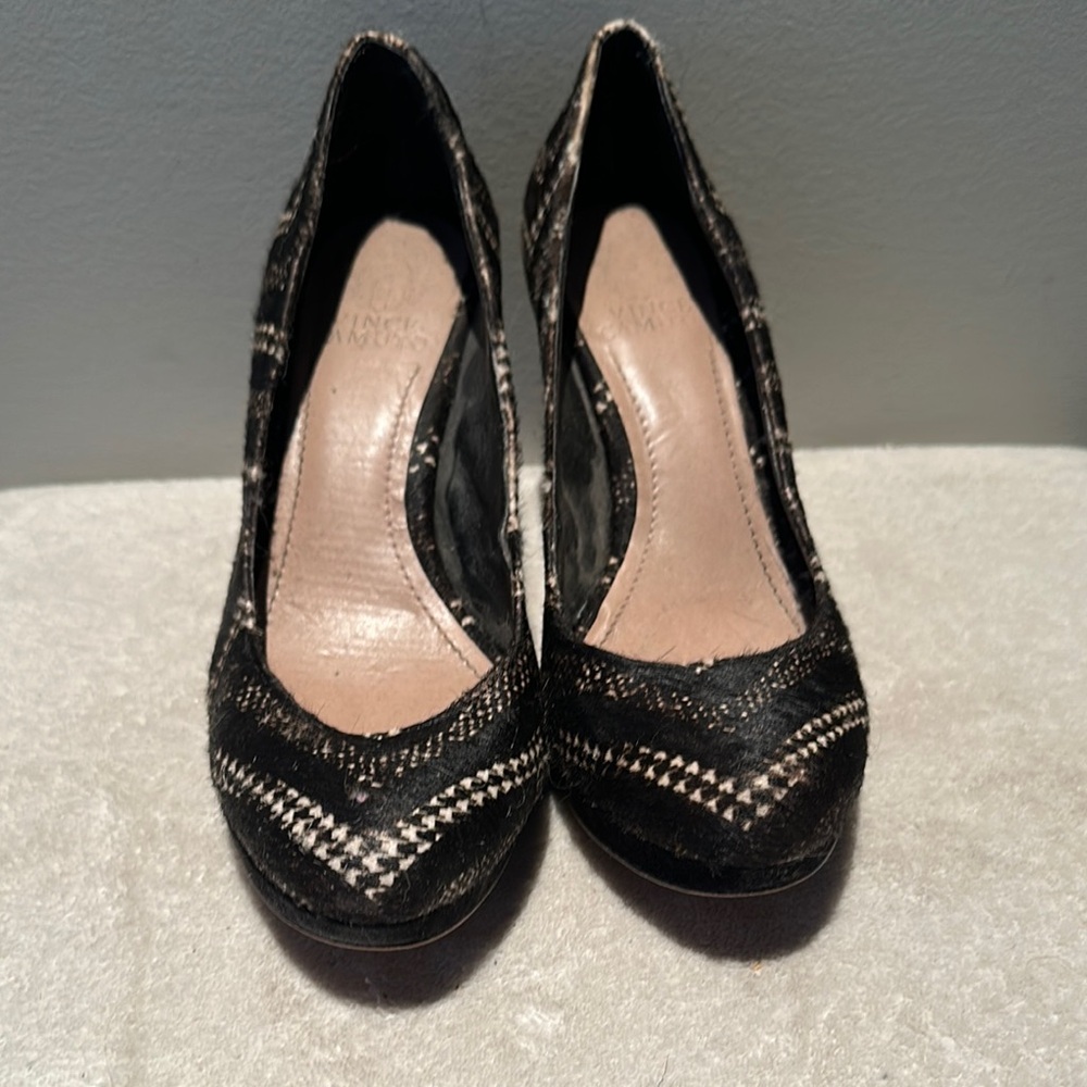 Elegant Black & Cream Women's Heels - Picture 1 of 4